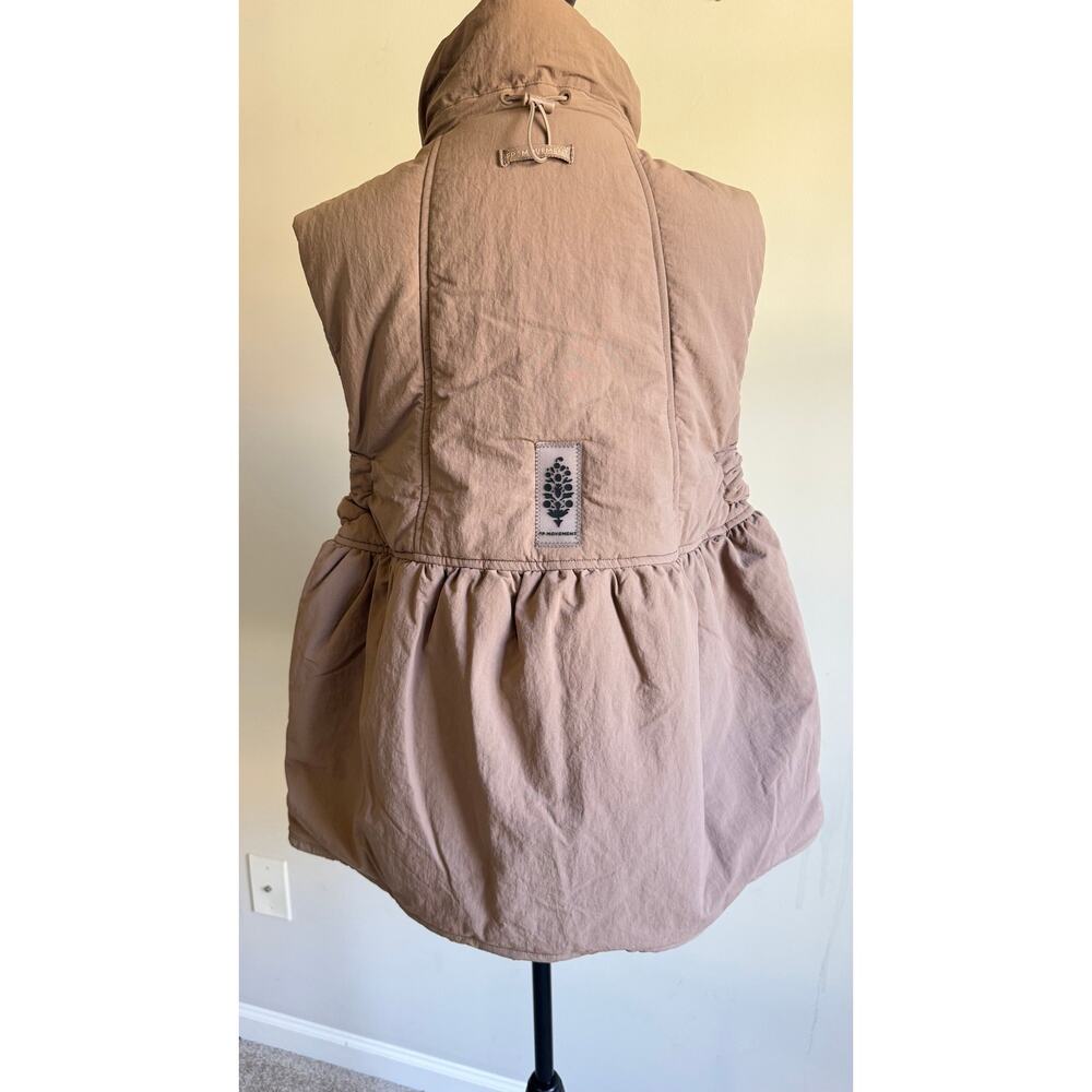 FP Movement Women’s Primaloft Rise Puffer Vest Hickory Brown Size S NWT $168 - Picture 5 of 9